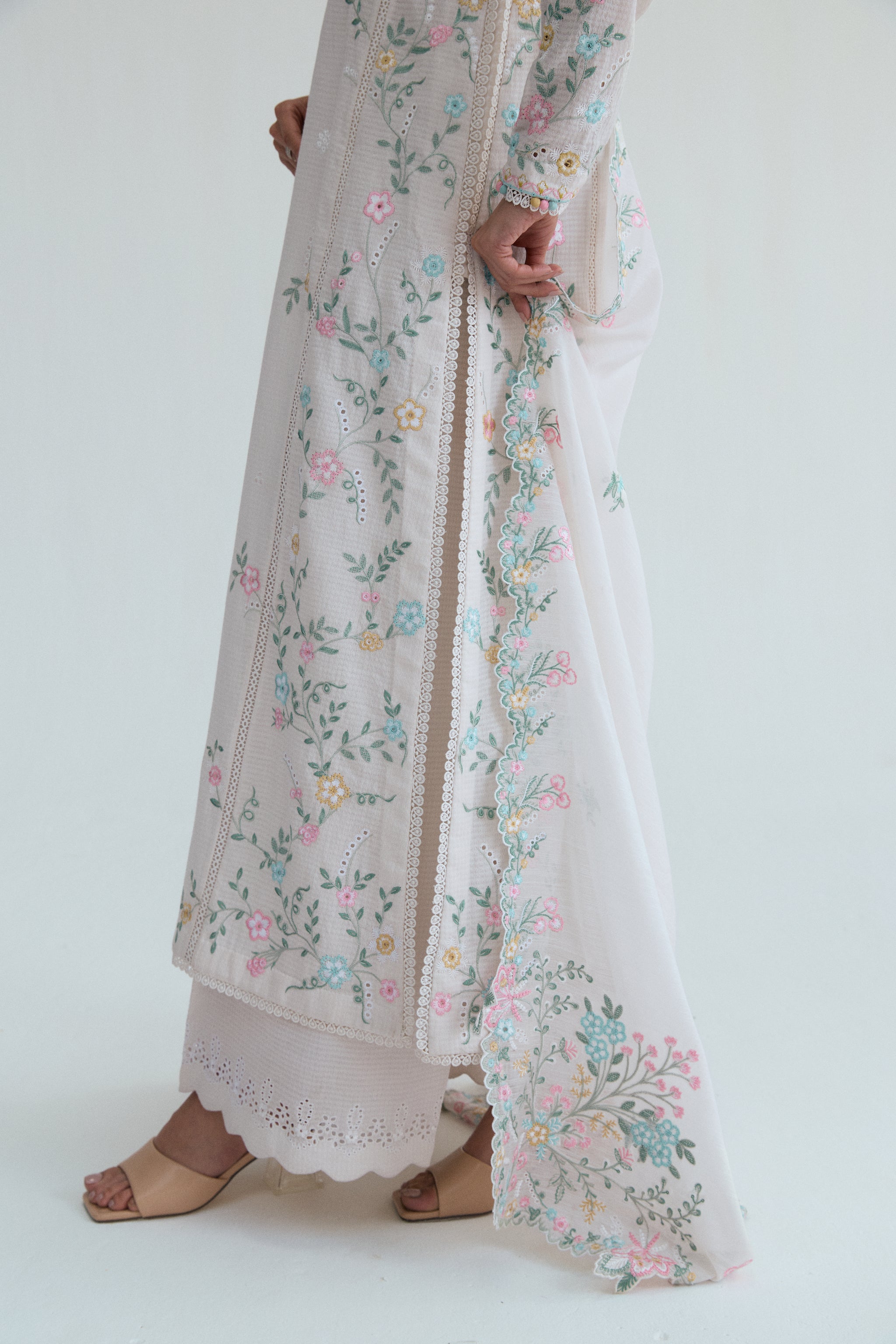 Off-white Pakistani casual wear outfit with floral embroidery, embroidered izaar trousers and scalloped dupatta. Perfect for Eid and special occasions.