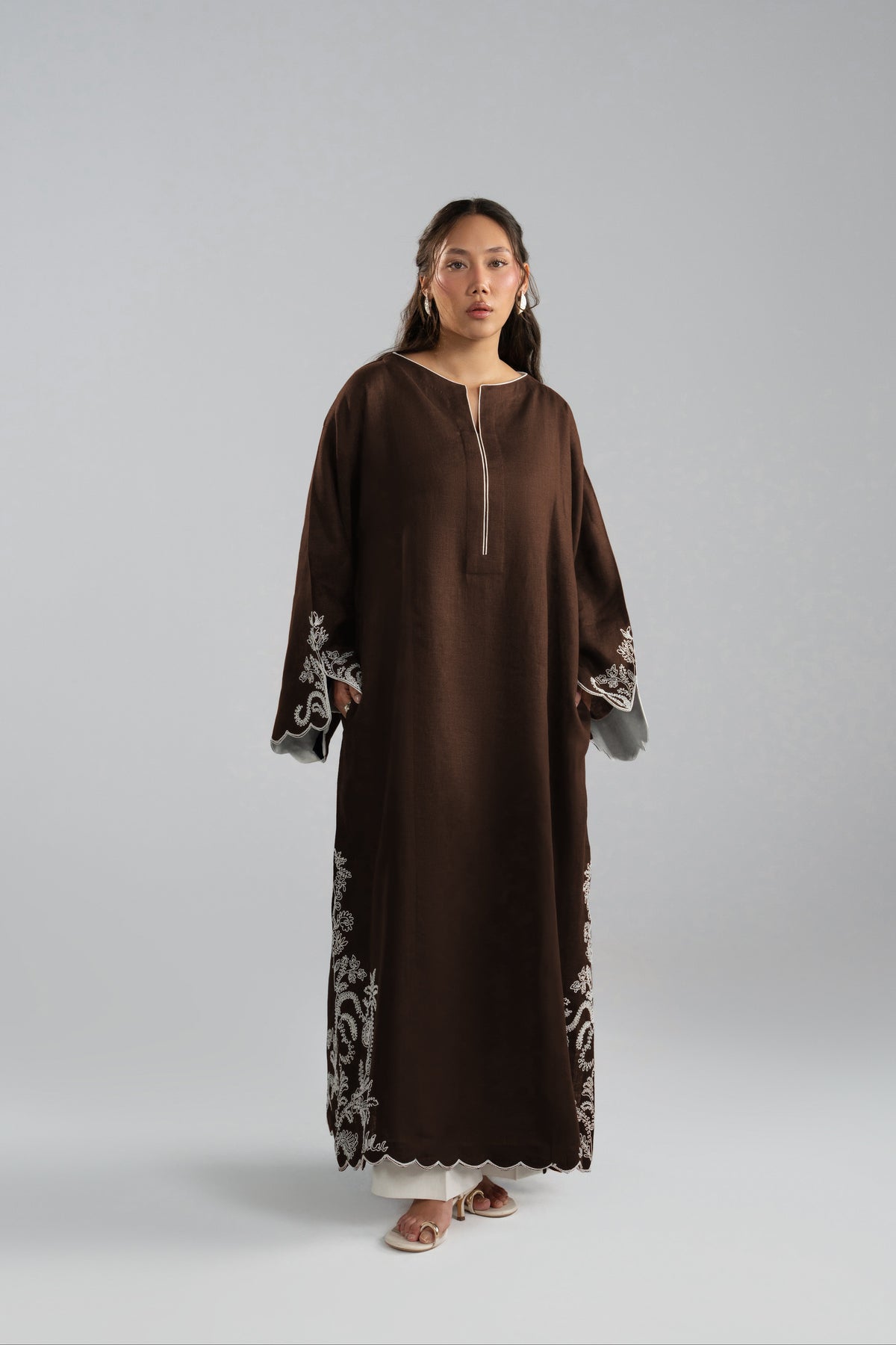 Cinnamon Set brown kaftan with dori embroidery and white wide-leg trousers